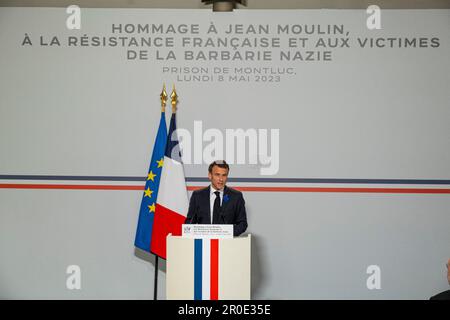 Lyon, Frankreich. 08. Mai 2023. Der französische Präsident Emmanuel Macron würdigt Jean Moulin, den französischen Widerstand und die Opfer der nationalsozialistischen Barbarei am Montag, den 8. Mai 2023, am Nationaldenkmal des Montluc-Gefängnisses . Lyon, Frankreich. Foto von Bony/Pool/ABACAPRESS.COM Guthaben: Abaca Press/Alamy Live News Stockfoto