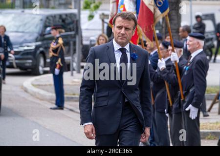 Lyon, Frankreich. 08. Mai 2023. Der französische Präsident Emmanuel Macron würdigt Jean Moulin, den französischen Widerstand und die Opfer der nationalsozialistischen Barbarei am Montag, den 8. Mai 2023, am Nationaldenkmal des Montluc-Gefängnisses . Lyon, Frankreich. Foto von Bony/Pool/ABACAPRESS.COM Guthaben: Abaca Press/Alamy Live News Stockfoto