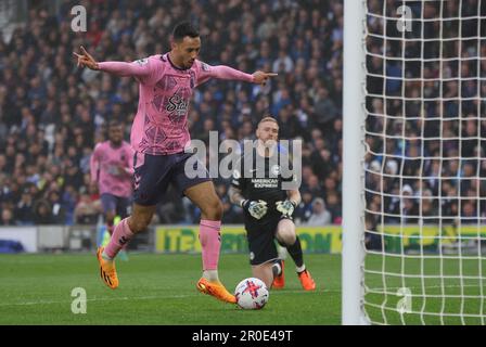 Brighton und Hove, Großbritannien. 8. Mai 2023. Dwight McNeil von Everton trifft beim Premier League-Spiel im AMEX Stadium, Brighton und Hove auf 4-0 Punkte. Das Bild sollte lauten: Paul Terry/Sportimage Credit: Sportimage Ltd/Alamy Live News Stockfoto