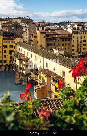 Ponte Vecchio, die älteste Brücke über den Arno in Florenz, Italien Stockfoto