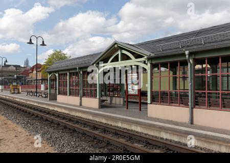 Bahnhof der Loessnitzgrundbahn, historische Bushaltestelle, Schmalspurbahn Loessnitzdackel, Radebeul-Ost, Sachsen, Deutschland Stockfoto