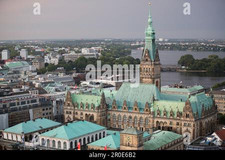Blick auf das Rathaus, Hamburg, Deutschland Stockfoto