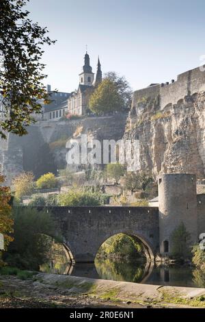 Alzette mit den Kasematten (Casemates du Bock), Grund, Luxemburg Stockfoto