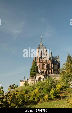 Schloss Drachenburg auf dem Drachenfels-Berg in Königswinter, Nordrhein-Westfalen, Deutschland Stockfoto