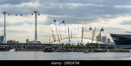 Blick auf die London-Seilbahn über den Fluss Themse Stockfoto