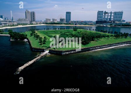 Alte Festung 3. Island, vor Neubau, Odaiba, Fuji TV Building rechts, Odaiba, Tokyo-Bay, Tokio, Japan Stockfoto