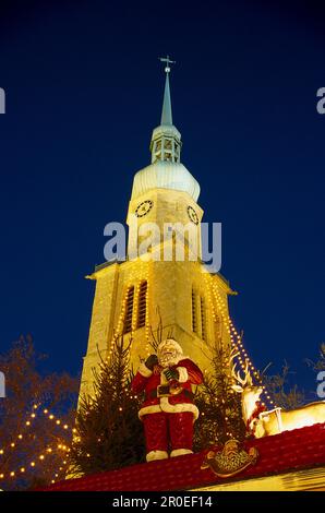 Weihnachtsmann auf dem weihnachtsmarkt, Dortmund, Nordrhein-Westfalen, Deutschland Stockfoto