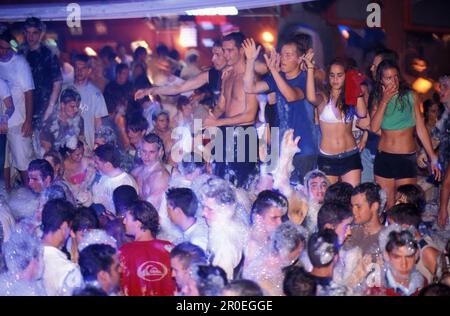 Foamparty, Disco Kadoc, Vilamoura, Albufeira Algarve, Portugal Stockfoto