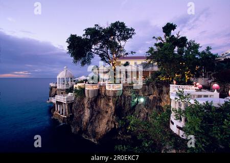 Panoramablick auf La Puntilla De Piergiorgio Palast, italienisches Restaurant, Sosua, Dominikanische Republik, Karibik Stockfoto