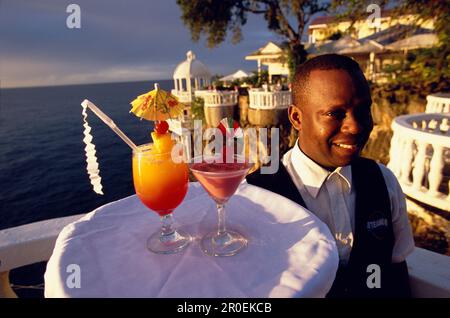 Getränke, Kellner, Top View, Tablet, Getränke im La Puntilla De Piergiorgio Palace, italienisches Restaurant, Sosua, Dominikanische Republik Stockfoto