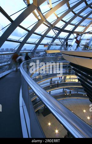 Glaskuppel des Reichstags, drinnen, Berlin, Deutschland Stockfoto