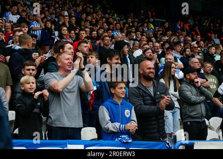 Huddersfield, Großbritannien. 08. Mai 2023. Fans von Huddersfield Town während des Sky Bet Championship-Spiels Huddersfield Town vs Reading im John Smith's Stadium, Huddersfield, Großbritannien, 8. Mai 2023 (Foto von Ben Early/News Images) in Huddersfield, Großbritannien, am 5./8. Mai 2023. (Foto: Ben Early/News Images/Sipa USA) Guthaben: SIPA USA/Alamy Live News Stockfoto