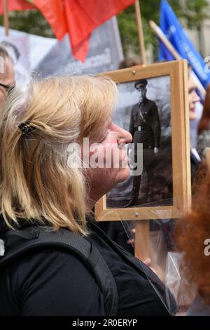 La commémoration de la victoire russe sur la Place de la république à Paris perturbée par des activistes pro-ukrainien Stockfoto
