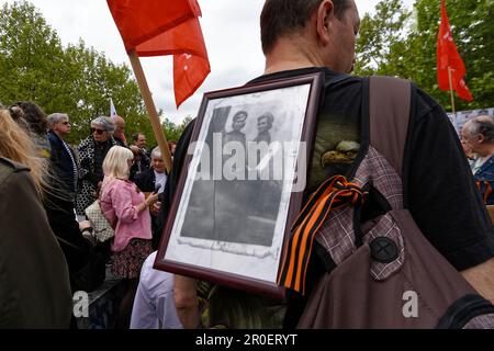 La commémoration de la victoire russe sur la Place de la république à Paris perturbée par des activistes pro-ukrainien Stockfoto