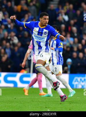 Brighton, Großbritannien. 08. Mai 2023. Levi Colwill von Brighton und Hove Albion während des Premier League-Spiels zwischen Brighton & Hove Albion und Everton im Amex am 8. 2023. Mai in Brighton, England. (Foto von Jeff Mood/phcimages.com) Kredit: PHC Images/Alamy Live News Stockfoto