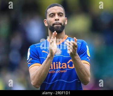 Norwich, Großbritannien. 08. Mai 2023. CJ Hamilton #22 von Blackpool applaudiert den Auswärtsfans, die 0-1 bei ihrem letzten Spiel der Saison während des Sky Bet Championship-Spiels Norwich City gegen Blackpool in der Carrow Road, Norwich, Großbritannien, am 8. Mai 2023 (Foto von Alfie Cosgrove/News Images) in Norwich, Großbritannien, am 5./8. Mai 2023 gewonnen haben. (Foto: Alfie Cosgrove/News Images/Sipa USA) Kredit: SIPA USA/Alamy Live News Stockfoto