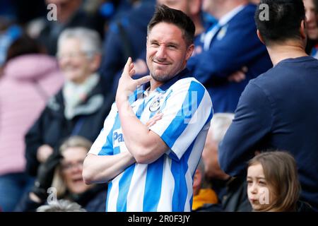 Huddersfield, Großbritannien. 08. Mai 2023. Ein Fan von Huddersfield Town während des Sky Bet Championship-Spiels Huddersfield Town vs Reading im John Smith's Stadium, Huddersfield, Großbritannien, 8. Mai 2023 (Foto von Ben Early/News Images) in Huddersfield, Großbritannien, am 5./8. Mai 2023. (Foto: Ben Early/News Images/Sipa USA) Guthaben: SIPA USA/Alamy Live News Stockfoto