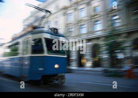 Straßenbahn, Bahnhofstrasse, Zürich, Schweiz, verschwommenes Fahren Stockfoto