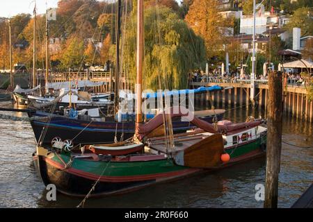 Boote im Museumshafen oevelgoenne, Boote im Hafen des Museumshafen oevelgoenne, Hamburg, Deutschland Stockfoto