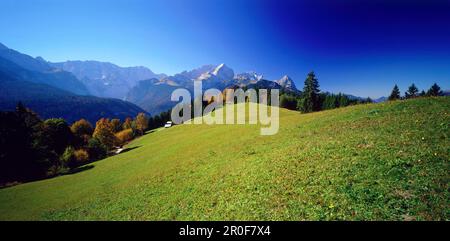 Blick von Graseck nach Wetterstein und Zugspitze, Oberbabaria, Alpspitze Stockfoto