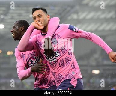 Brighton, Großbritannien. 08. Mai 2023. Dwight McNeil vom Everton FC feiert sein Tor während des Premier League-Spiels zwischen Brighton & Hove Albion und Everton im Amex am 8. 2023. Mai in Brighton, England. (Foto von Jeff Mood/phcimages.com) Kredit: PHC Images/Alamy Live News Stockfoto