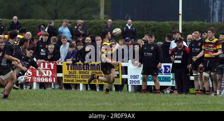 Carmarthen Quins RFC Youth gegen Burryport RFC Youth Scarlets Cup Finale 2023 Stockfoto