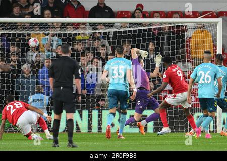 Taiwo Awoniyi #9 of Nottingham Forest erzielt beim Premier League-Spiel Nottingham Forest vs Southampton am City Ground, Nottingham, Großbritannien, 8. Mai 2023 ein Tor und erzielt 2-0 (Foto von Craig Thomas/News Images) Stockfoto