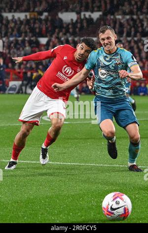 Morgan Gibbs-White #10 of Nottingham Forest und James ward-Prowse #8 of Southampton Battle um den Ball während des Premier League-Spiels Nottingham Forest vs Southampton at City Ground, Nottingham, Großbritannien, 8. Mai 2023 (Foto von Craig Thomas/News Images) Stockfoto