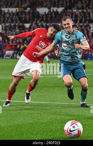 Nottingham, Großbritannien. 08. Mai 2023. Morgan Gibbs-White #10 von Nottingham Forest und James ward-Prowse #8 von Southampton kämpfen um den Ball während des Premier League-Spiels Nottingham Forest vs Southampton at City Ground, Nottingham, Großbritannien, 8. Mai 2023 (Foto von Craig Thomas/News Images) in Nottingham, Großbritannien, am 5./8. Mai 2023. (Foto: Craig Thomas/News Images/Sipa USA) Guthaben: SIPA USA/Alamy Live News Stockfoto