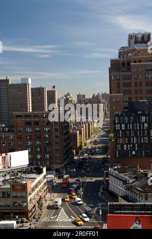 Blick vom Gansevoort Hotel auf die 9. Avenue, Manhattan, New York Stockfoto
