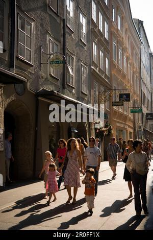 Die Getreidegasse, Salzburg, Salzburg, Österreich, ist seit 1996 Teil des UNESCO-Weltkulturerbes Stockfoto