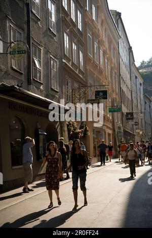 Die Getreidegasse, Salzburg, Salzburg, Österreich, ist seit 1996 Teil des UNESCO-Weltkulturerbes Stockfoto