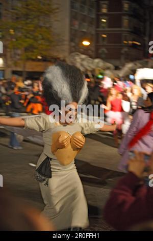 Halloween-Parade entlang der 5. Avenue, Manhattan, New York City, USA Stockfoto