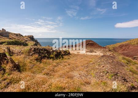 Ruinen der Tin Mine Industrie an der nördlichen Küste von Cornwall - Boscaswell Cliffs, nahe Pendeen - Cornwall, Großbritannien. Stockfoto