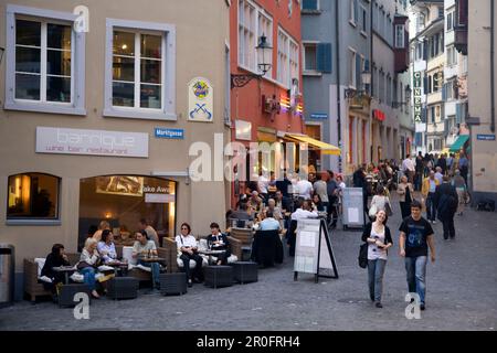 Straßencafés in Zürich-Niederdorf Stockfoto