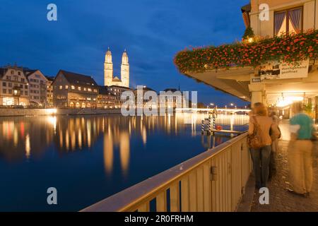 Zürich Limmat Hotel Storchen Pier Hintergrund Grossmunster Stockfoto