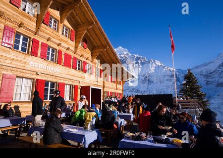 Gäste am Berg Restaurant Bort, Erstens, Grindelwald, Berner Oberland, Kanton Bern, Schweiz Stockfoto