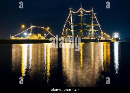 Gorch Fock im Hafen bei Nacht, Kiel, Schleswig-Holstein, Deutschland Stockfoto