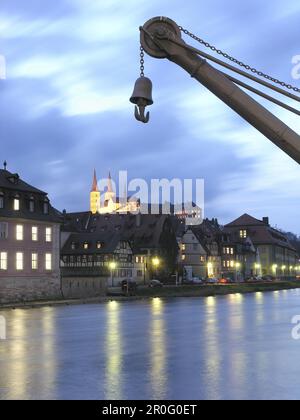 Blick über den Fluss Regnitz zur St. Michaels Kirche, Bamberg, Franken, Deutschland Stockfoto