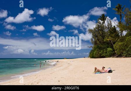 Strand von Haleiwa Beach Park, Oahu, Pazifik, Hawaii, USA Stockfoto