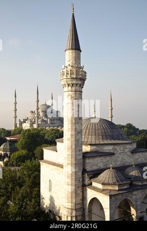 Blaue Moschee, Sultan Ahmed Moschee, Sultanahmet Camii und Firuz Aga Moschee, Firuz Aga Camii, Istanbul, Türkei, Europa Stockfoto