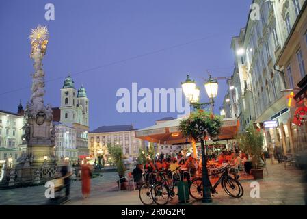 Hauptplatz mit Pestsäule im Abendlicht, Trinity Column, Linz, Oberösterreich, Österreich Stockfoto