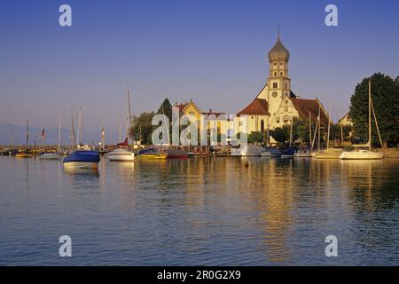 Schloss und St. Georg-Kirche, Wasserburg am Bodensee, Bayern, Deutschland Stockfoto