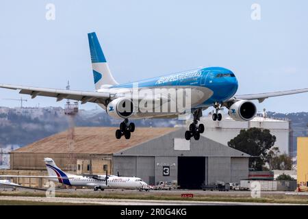 Aerolineas Argentinas Airbus A330-202 (REG: LV-GHQ) kam mit einem Direktflug aus Buenos Aires an. Stockfoto