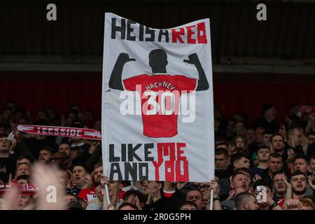 Middlesbrough, Großbritannien. 08. Mai 2023. Middlesbrough-Fans winken Hayden Hackney beim Sky Bet Championship-Spiel Middlesbrough vs Coventry City at Riverside Stadium, Middlesbrough, Vereinigtes Königreich, 8. Mai 2023 (Foto von James Heaton/News Images) in Middlesbrough, Vereinigtes Königreich, am 5./8. Mai 2023. (Foto: James Heaton/News Images/Sipa USA) Guthaben: SIPA USA/Alamy Live News Stockfoto