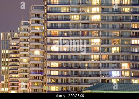 Plattenbau, ehemaligen DDR vorgefertigte Gebäude, Leipziger Straße Berlin, Deutschland Stockfoto