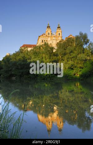 Blick über die Donau Melk Abbey, Wachau Valley, Niederösterreich, Österreich Stockfoto