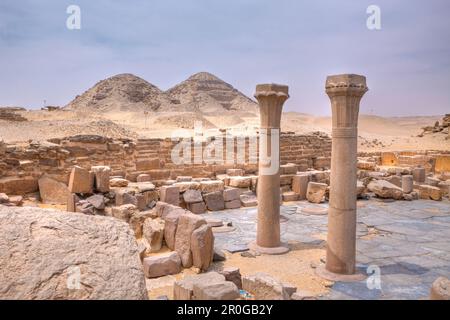 Leichentempel des Pharao Sahure mit Pyramiden von Niuserre und Neferirkare, Ägypten, Abusir Stockfoto