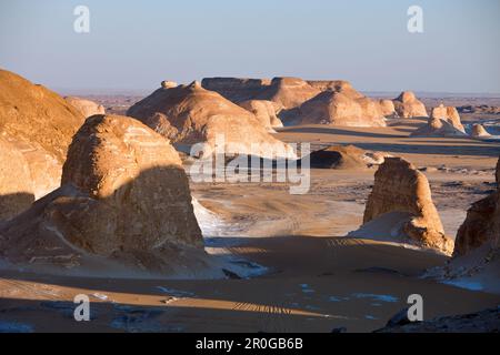 Abenddämmerung im White Desert National Park, Ägypten, libysche Wüste Stockfoto