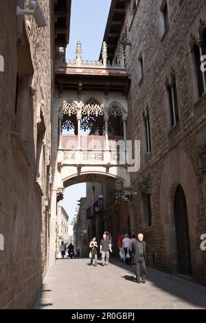 Seufzerbrücke in Carrer del Bisbe, Barcelona, Katalonien, Spanien Stockfoto